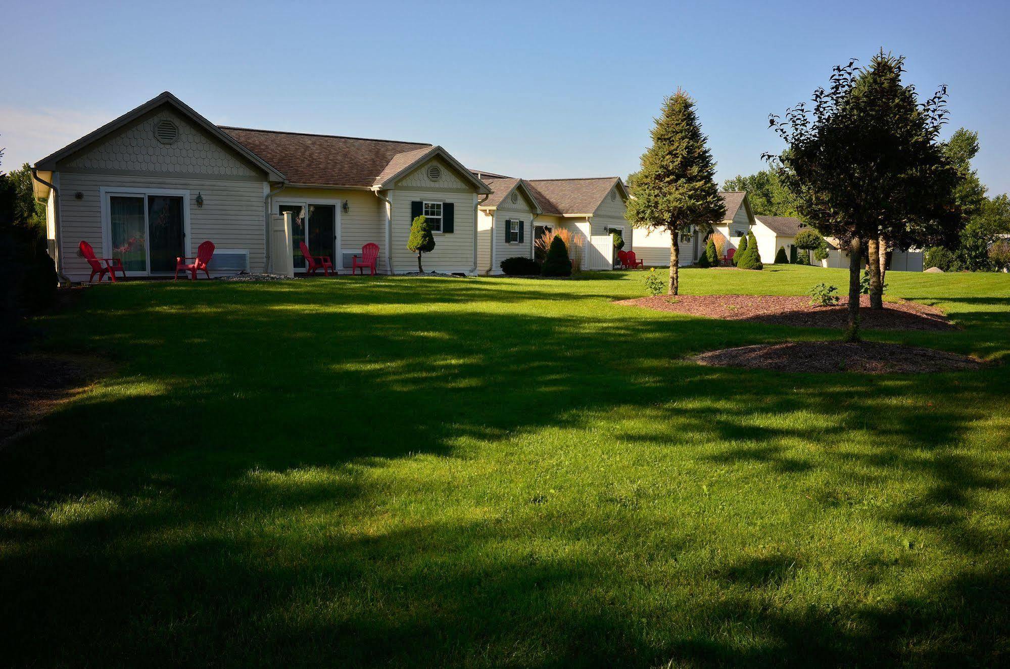 Skaneateles Suites Exterior photo