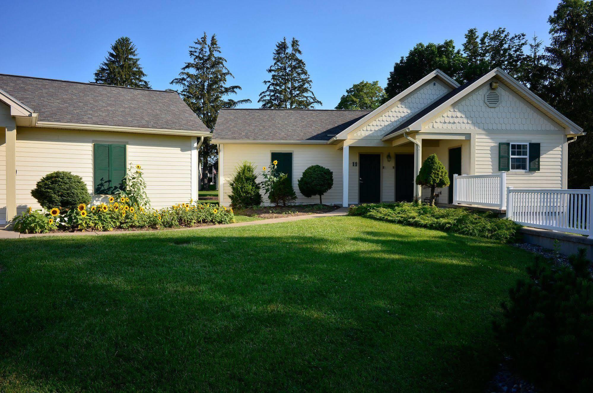 Skaneateles Suites Exterior photo