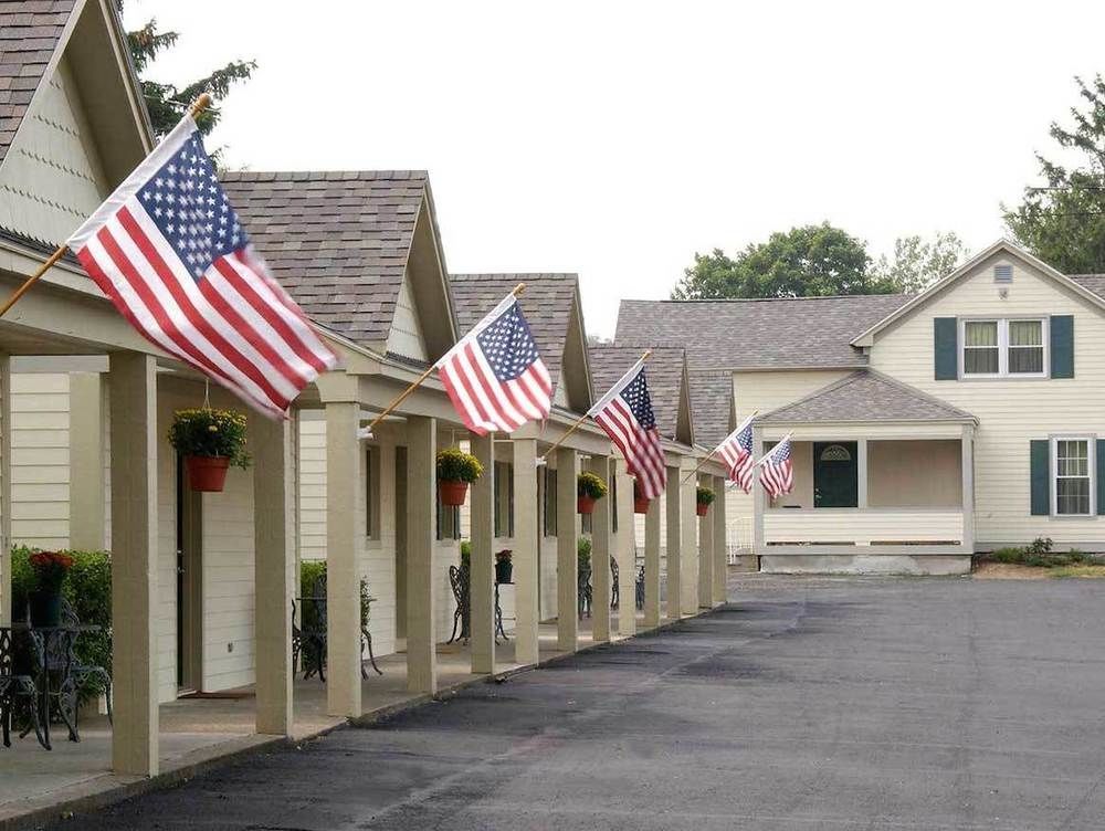 Skaneateles Suites Exterior photo